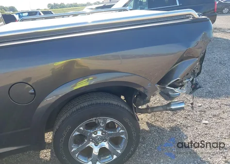 2015 Ram 1500 Laramie из США, поврежденный, VIN 1C6RR7JT0FS713855